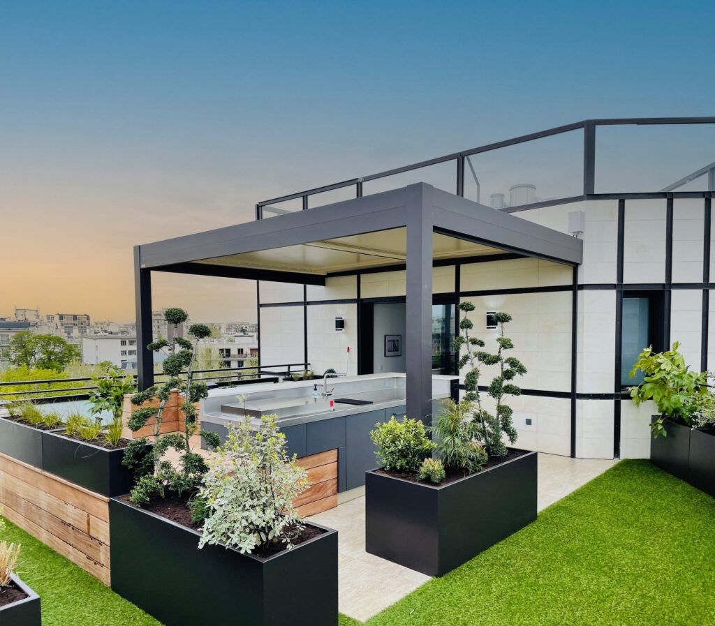 PARIS cuisine extérieure avec pergola sur terrasse roof top