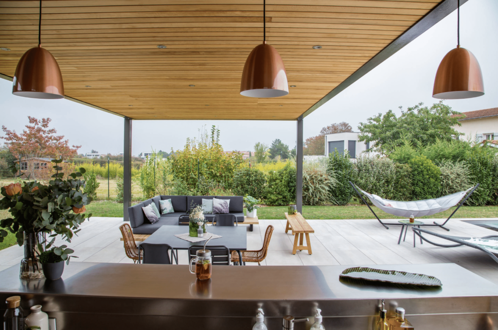 Vue depuis le bar de votre cuisine exterieure